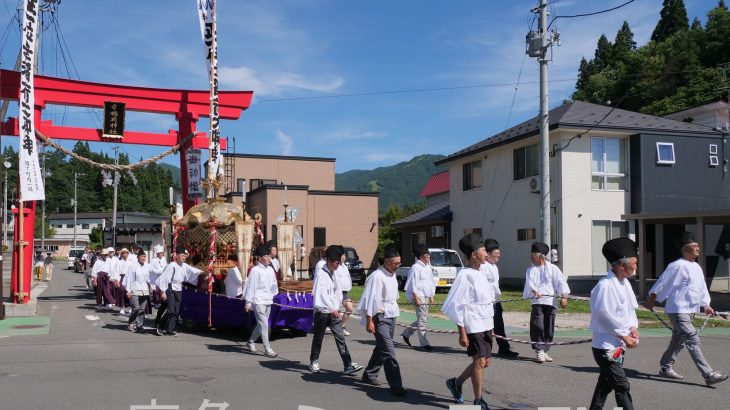 花輪ばやしを前にご神体迎える　鹿角市