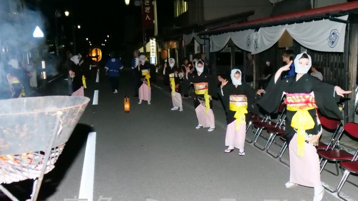 流れるような手さばき足さばき　「毛馬内の盆踊」