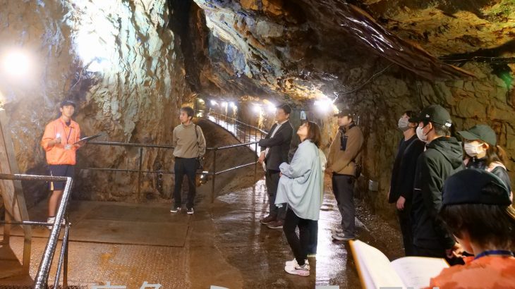 転換点前に中学生が旧鉱山をガイド　鹿角市尾去沢