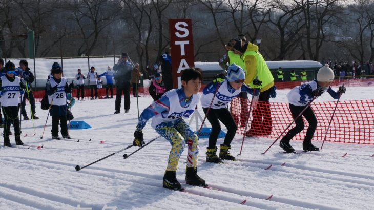 小中学生１００人でレース　小坂町で距離スキーの大会