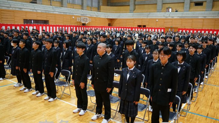 鹿角高校で３年めの入学式　１６３人に許可