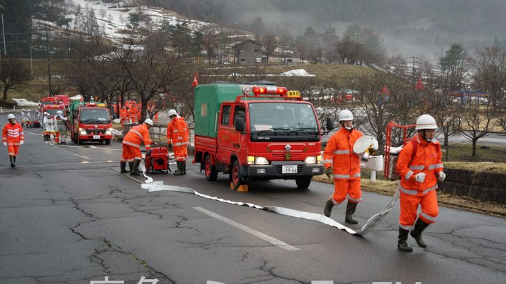 山火事の中継送水訓練を初実施　鹿角市の消防団