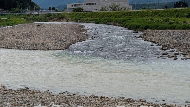 米代川が異例の白濁、農家が懸念　鹿角市内など