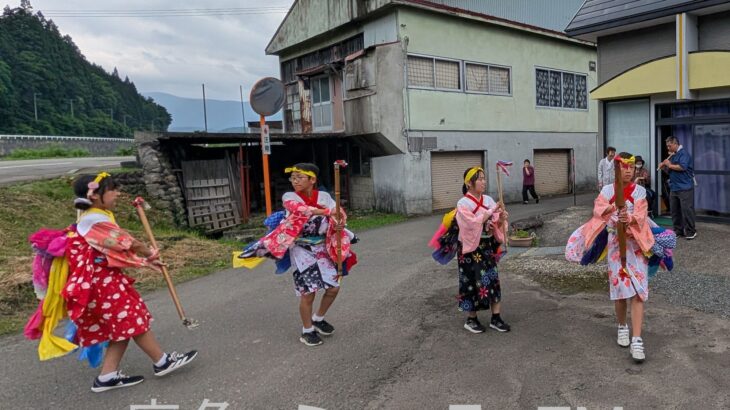 神輿の道を清める先払い舞　鹿角市八幡平