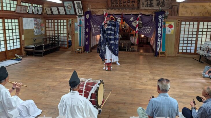 人手不足も伝統の舞い奉納　鹿角市尾去沢
