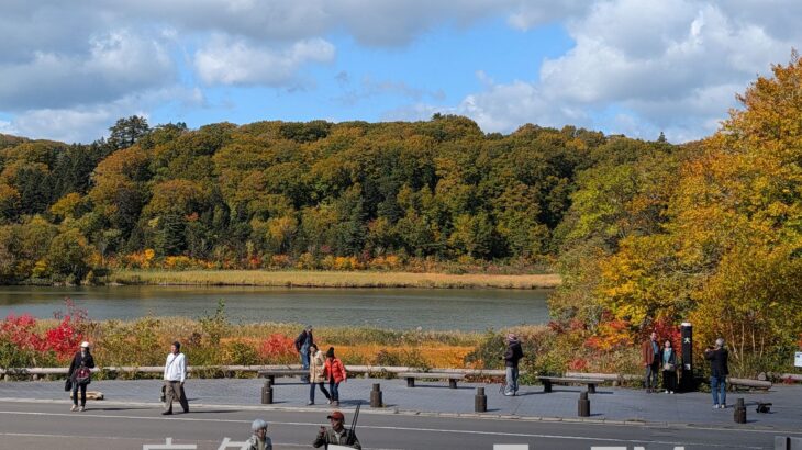 八幡平で紅葉が見ごろ　国立公園指定70周年の秋