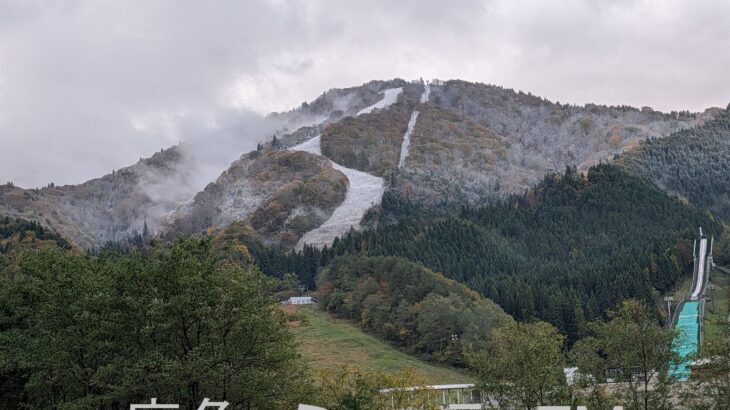 【速報】市街地から見える山に初雪　鹿角市